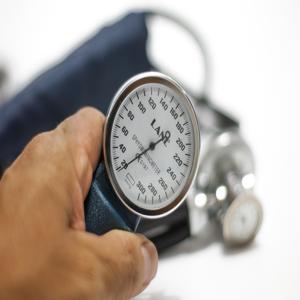 저혈압 수치 정상적인 저혈압 측정치와 이를 유지하기 위한 방법